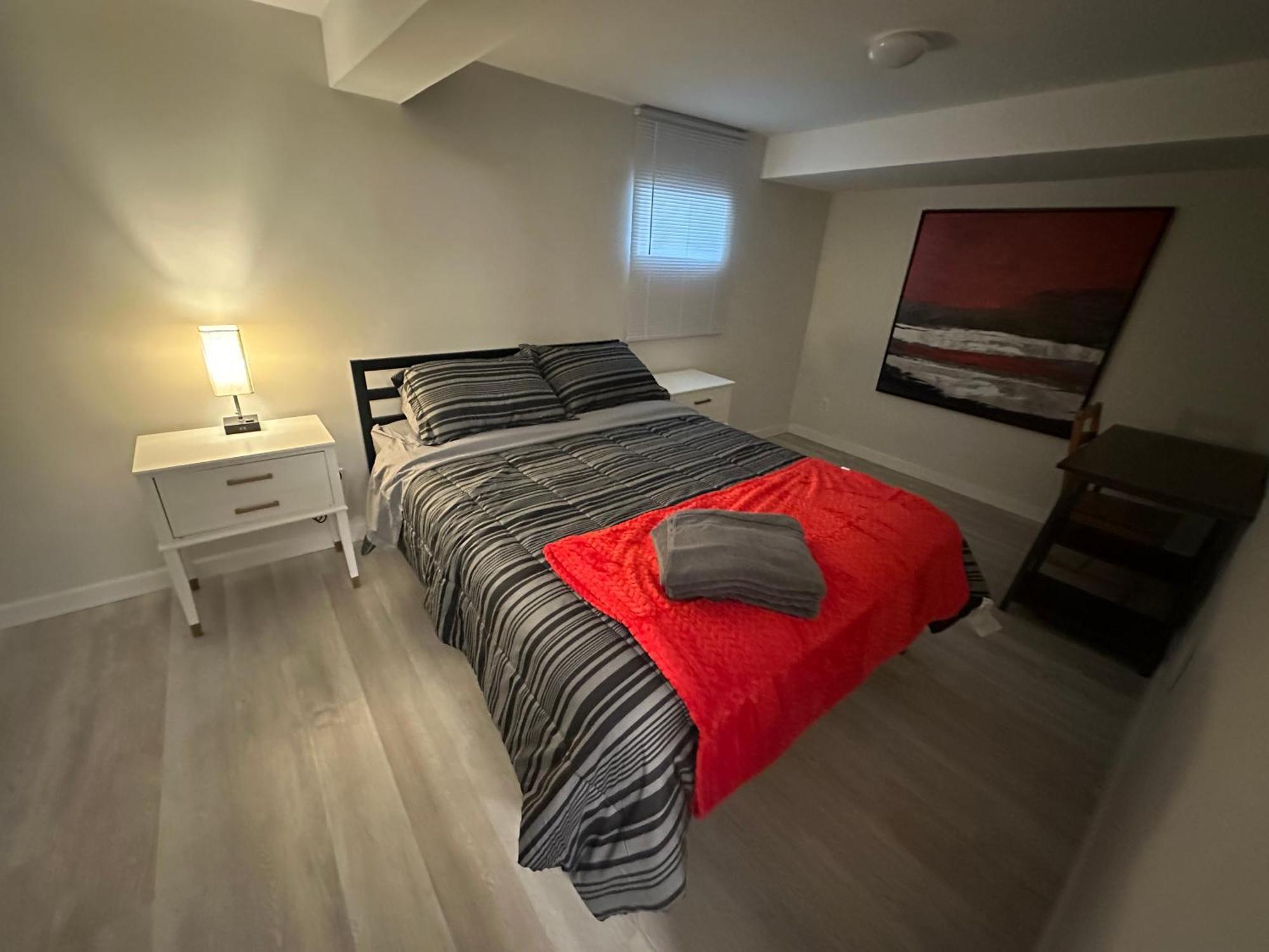 Comfy 2 Bedroom Near The Beach! Pickering Buitenkant foto