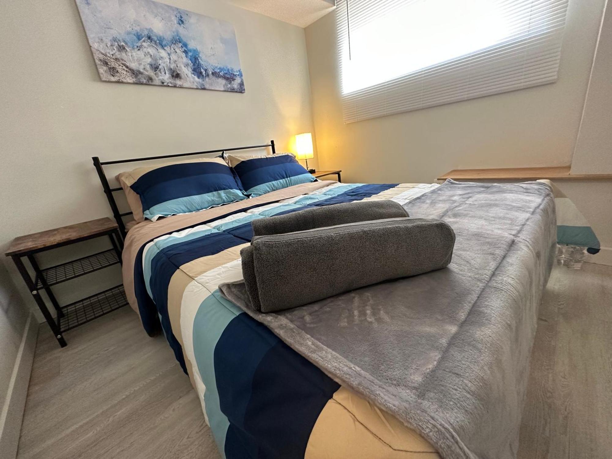 Comfy 2 Bedroom Near The Beach! Pickering Buitenkant foto